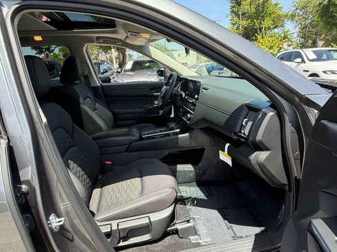 Certified 2025 Nissan Pathfinder SV w/ SV Premium Package FWD image 18