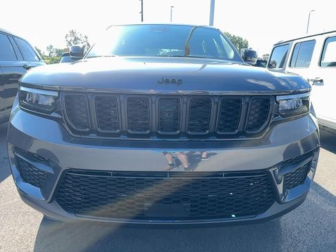 New 2025 Jeep Grand Cherokee Altitude image 2