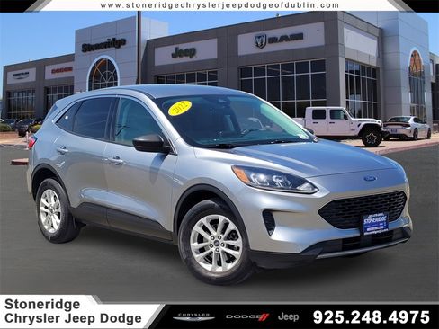 Used 2022 Ford Escape SE image 1