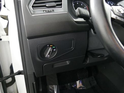 Used 2018 Volkswagen Tiguan SE AWD/4WD image 13