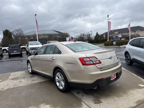 Used 2018 Ford Taurus SE image 7