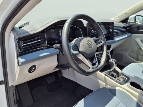 Used 2025 Volkswagen Jetta SE w/ Sunroof Package FWD image 8