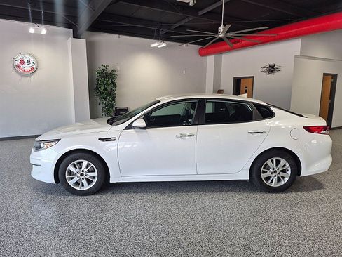 Used 2018 Kia Optima LX FWD image 2