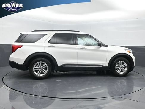 Used 2024 Ford Explorer XLT w/ Equipment Group 202A RWD image 8