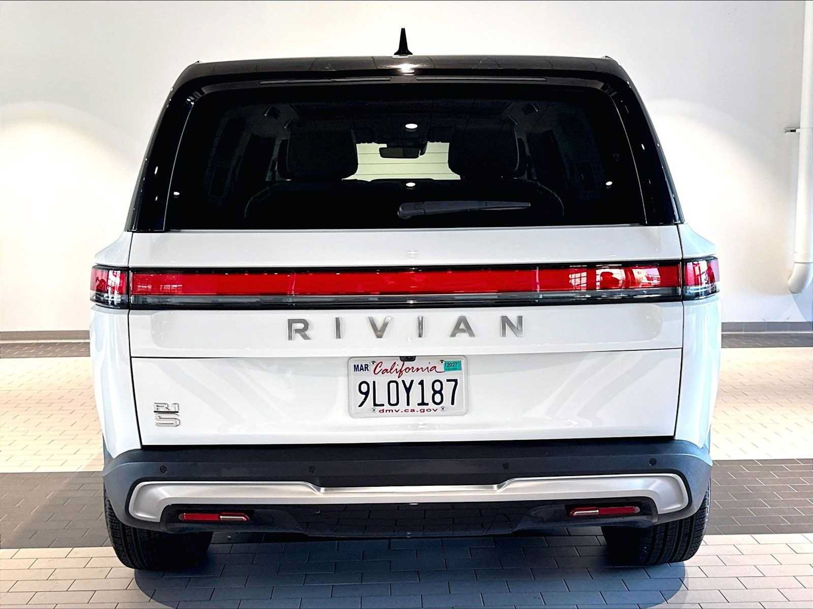 Used 2024 Rivian R1S Adventure Dual AWD/4WD image 10