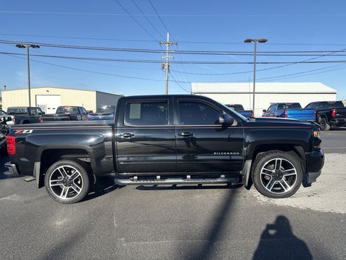 Used 2018 Chevrolet Silverado 1500 LT w/ LPO, Black Pack image 2