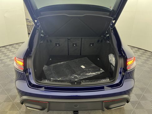 Used 2026 Porsche Macan AWD/4WD image 21