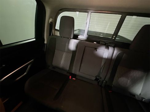 Used 2021 Nissan Titan SV w/ SV Convenience Package image 12