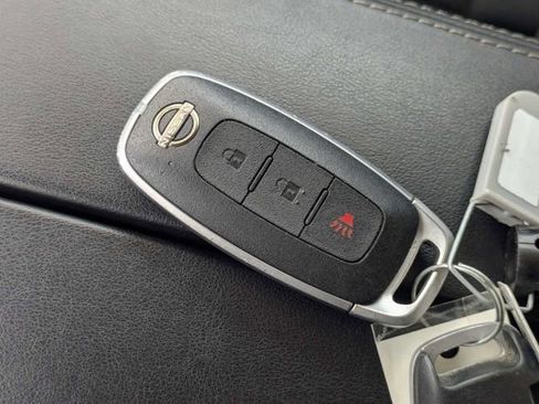 Used 2024 Nissan Rogue S image 32