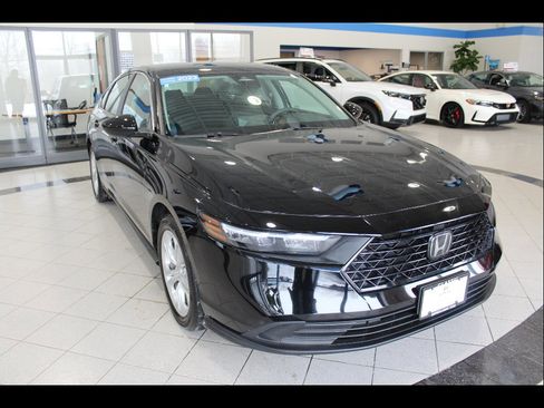 Certified 2023 Honda Accord LX image 3