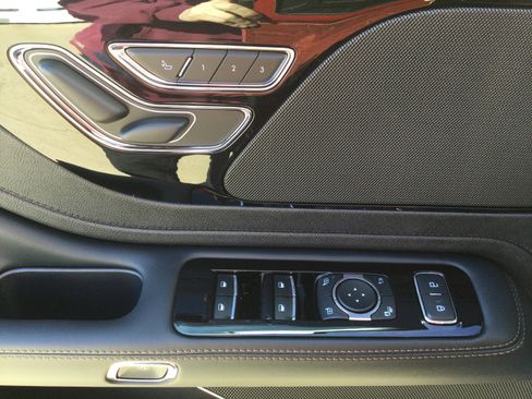 New 2026 Lincoln Aviator AWD image 9
