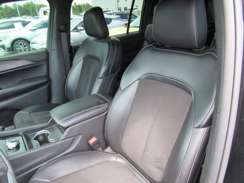 Used 2024 Jeep Grand Cherokee L Laredo AWD/4WD image 17