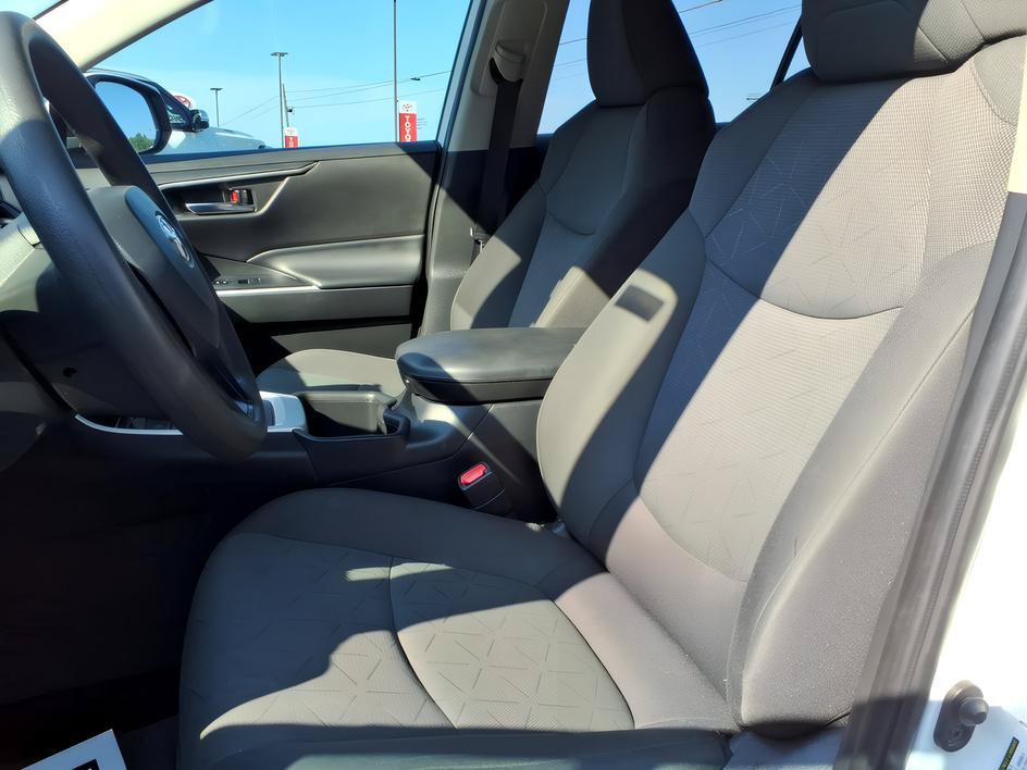 Used 2024 Toyota RAV4 XLE AWD/4WD image 14