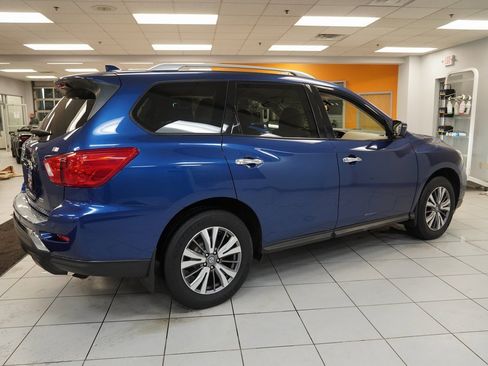 Used 2019 Nissan Pathfinder SV image 11