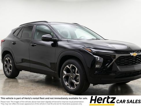Used 2025 Chevrolet Trax LT FWD image 1