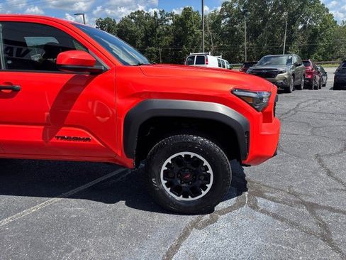 Used 2024 Toyota Tacoma TRD Off-Road AWD/4WD image 4
