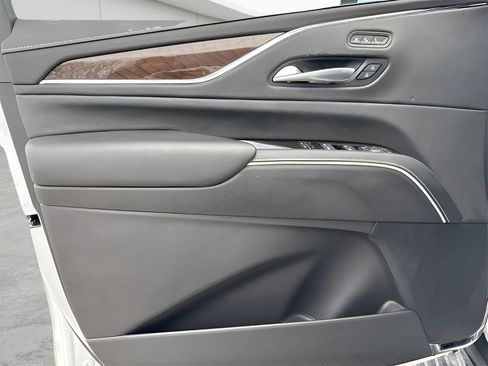 Used 2024 Cadillac Escalade Premium Luxury Platinum image 31