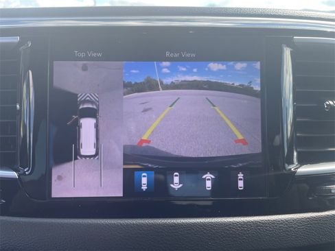 Used 2019 Chrysler Pacifica Touring-L Plus image 4