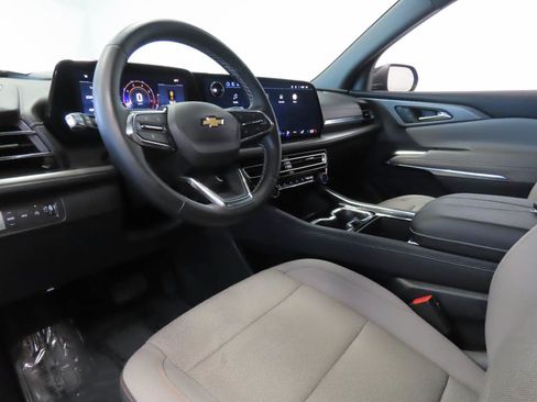 Used 2025 Chevrolet Traverse LT AWD/4WD image 6