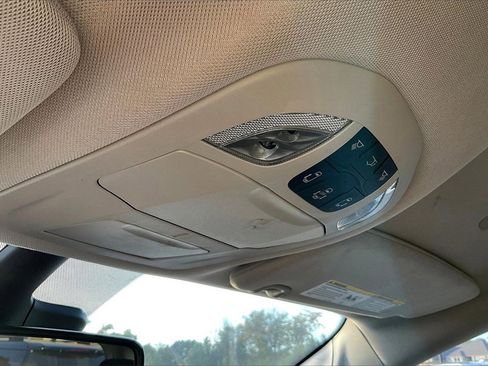 Used 2023 Chrysler Voyager LX image 24