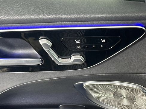 Used 2025 Mercedes-Benz C 300 Sedan image 11