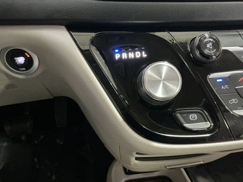 Used 2017 Chrysler Pacifica Touring Plus image 29