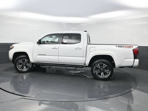 Used 2018 Toyota Tacoma TRD Sport AWD/4WD image 39