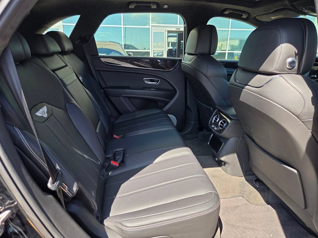 Used 2021 Bentley Bentayga AWD/4WD image 12