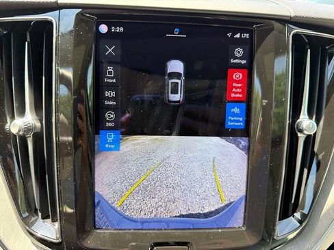 Used 2023 Volvo XC60 B5 Plus w/ Protection Package Premier FWD image 10