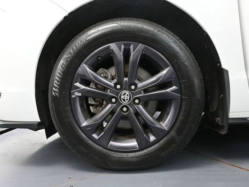 Used 2024 Toyota Sienna XSE AWD/4WD image 15