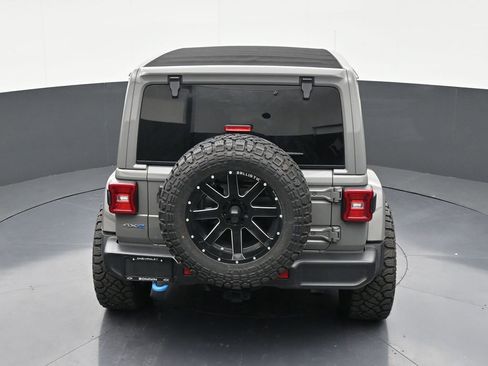 Used 2022 Jeep Wrangler Unlimited Sahara AWD/4WD image 15