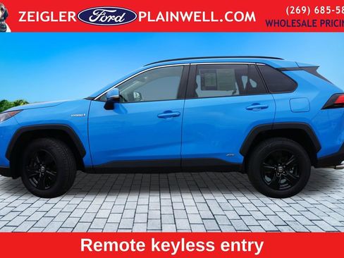 Used 2021 Toyota RAV4 LE image 2