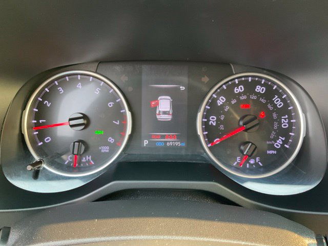 Used 2019 Toyota RAV4 XLE Premium FWD image 12