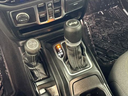 Used 2024 Jeep Wrangler Unlimited Sahara AWD/4WD image 14