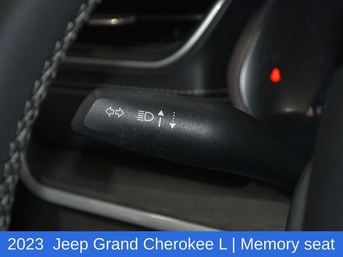 Used 2023 Jeep Grand Cherokee L Limited w/ Black Appearance Package AWD/4WD image 10