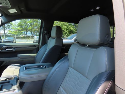 Used 2022 Chevrolet Silverado 1500 ZR2 w/ Technology Package AWD/4WD image 32