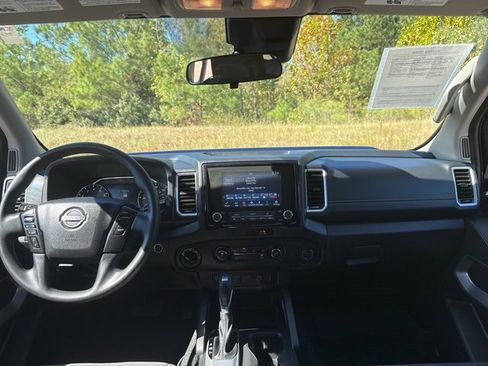 Used 2023 Nissan Frontier SV w/ Tow Package image 15