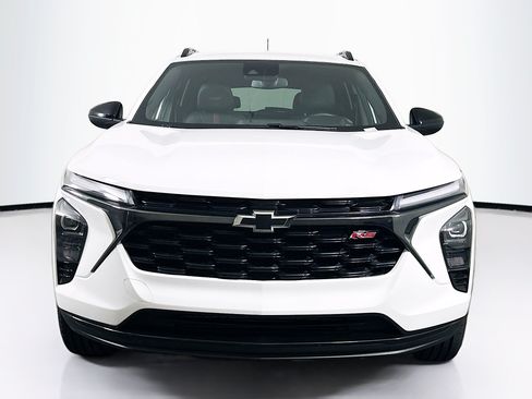 Used 2024 Chevrolet Trax RS FWD image 2