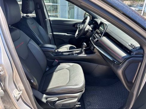 Used 2023 Jeep Compass Trailhawk AWD/4WD image 30