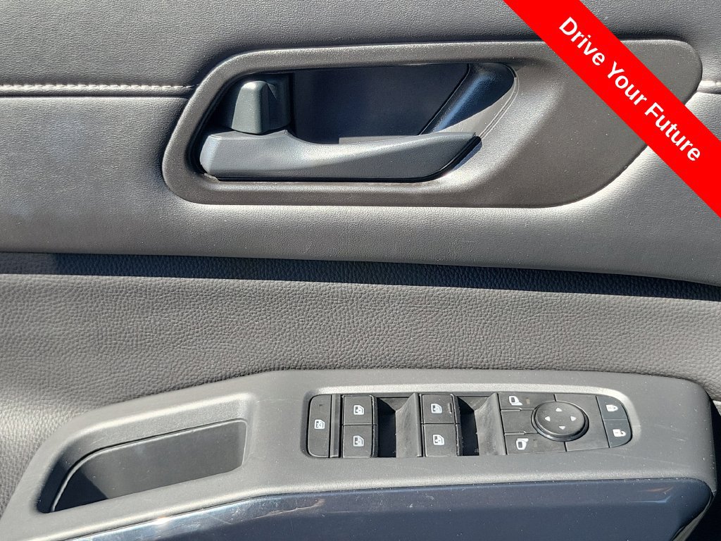 Used 2025 Nissan Pathfinder SV FWD image 16