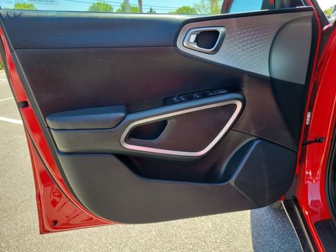 Used 2024 Kia Soul LX w/ Option Group 015 FWD image 15