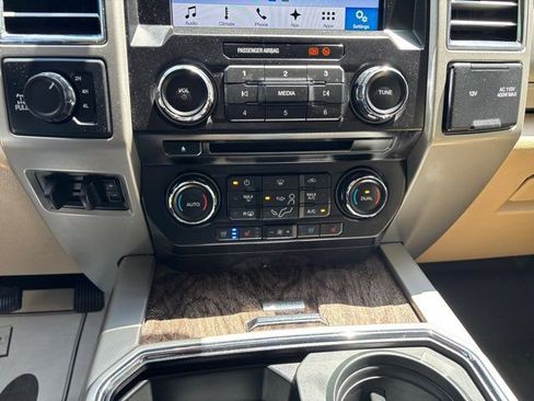 Used 2017 Ford F250 Lariat w/ Chrome Package AWD/4WD image 32