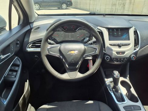 Used 2017 Chevrolet Cruze LS FWD image 15