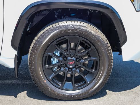 Used 2024 Toyota Tundra Platinum w/ TRD Off-Road Package AWD/4WD image 11