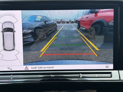 Used 2025 Volkswagen Atlas SE image 13