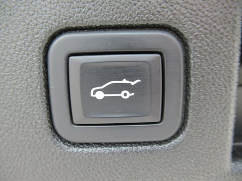 Used 2022 Chevrolet Equinox RS w/ RS Leather Package image 34