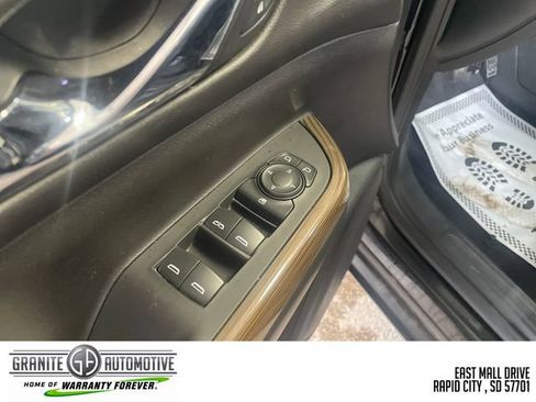 Used 2022 GMC Acadia SLE w/ Driver Convenience Package AWD/4WD image 11