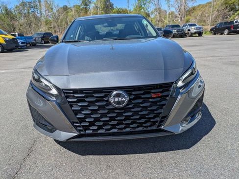 Used 2025 Nissan Altima 2.5 SR FWD image 9