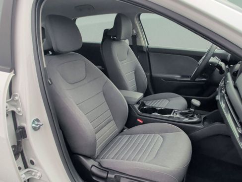 Used 2025 Kia K4 EX FWD image 36