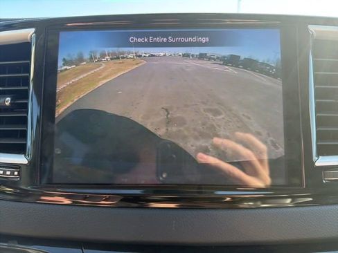 Used 2023 Chrysler Pacifica Touring-L FWD image 30